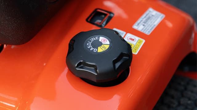 Jauge de carburant et goulot de remplissage surdimensionné