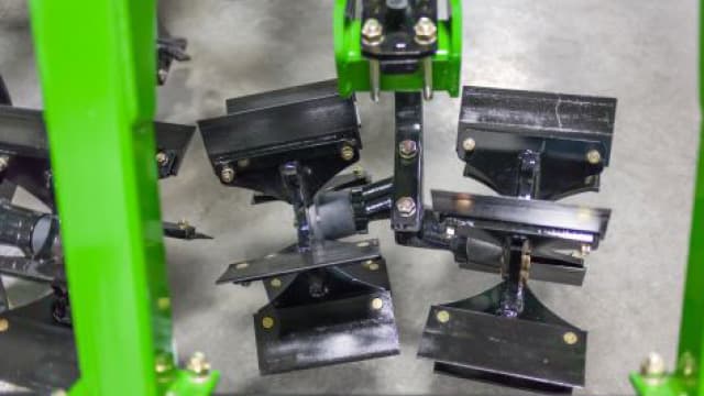 Optional angled rear chopper wheels