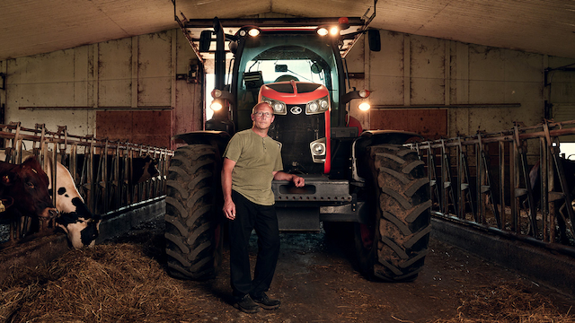 Ontario dairy farmer hits 10,000-hr milestone on his Kubota M7-1