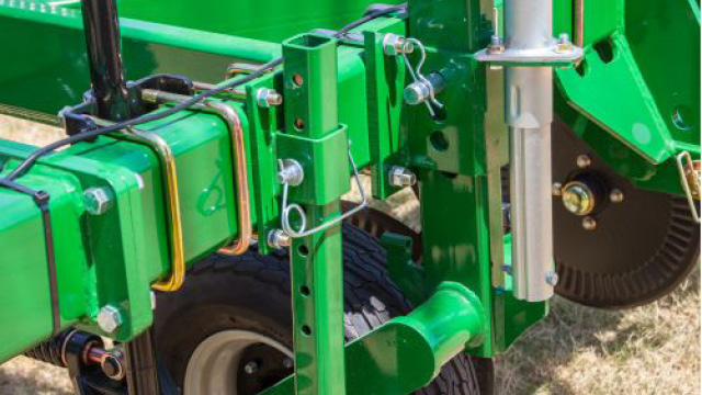 Adjustable gauge wheel