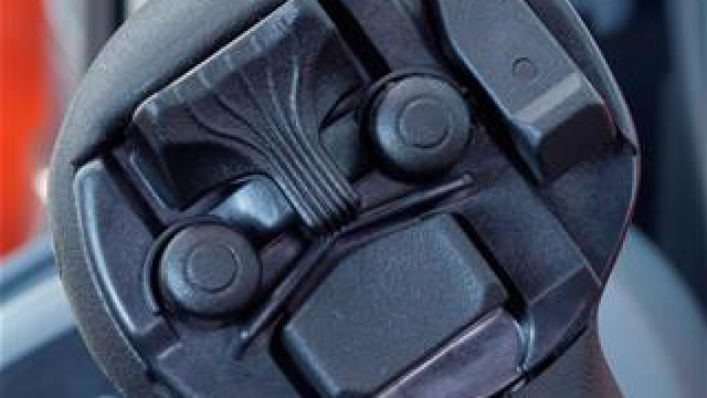 Low effort hydraulics pilot controls