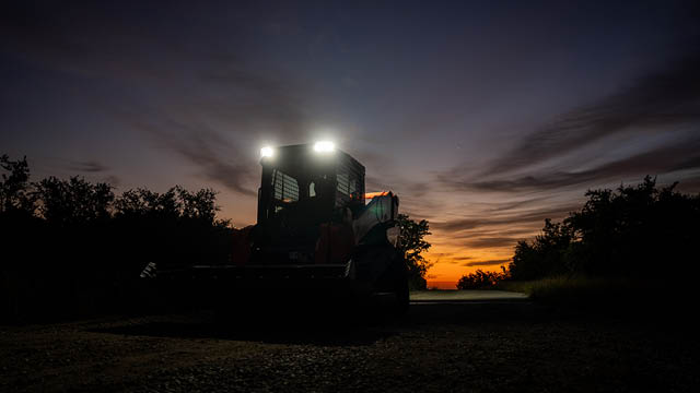 LED work lights with delayed auto turn-off