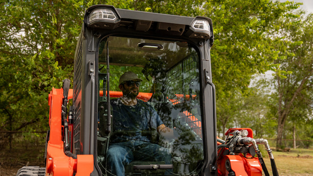 Sealed Cab for Quiet Comfort