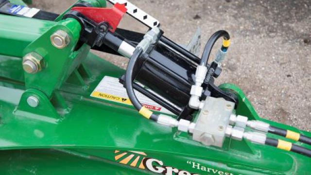 Hydraulic adjustable tongue