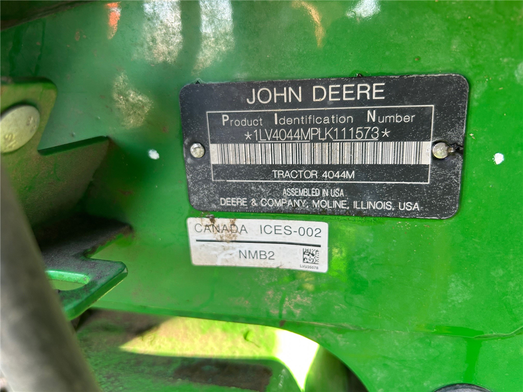 John Deere 4044M