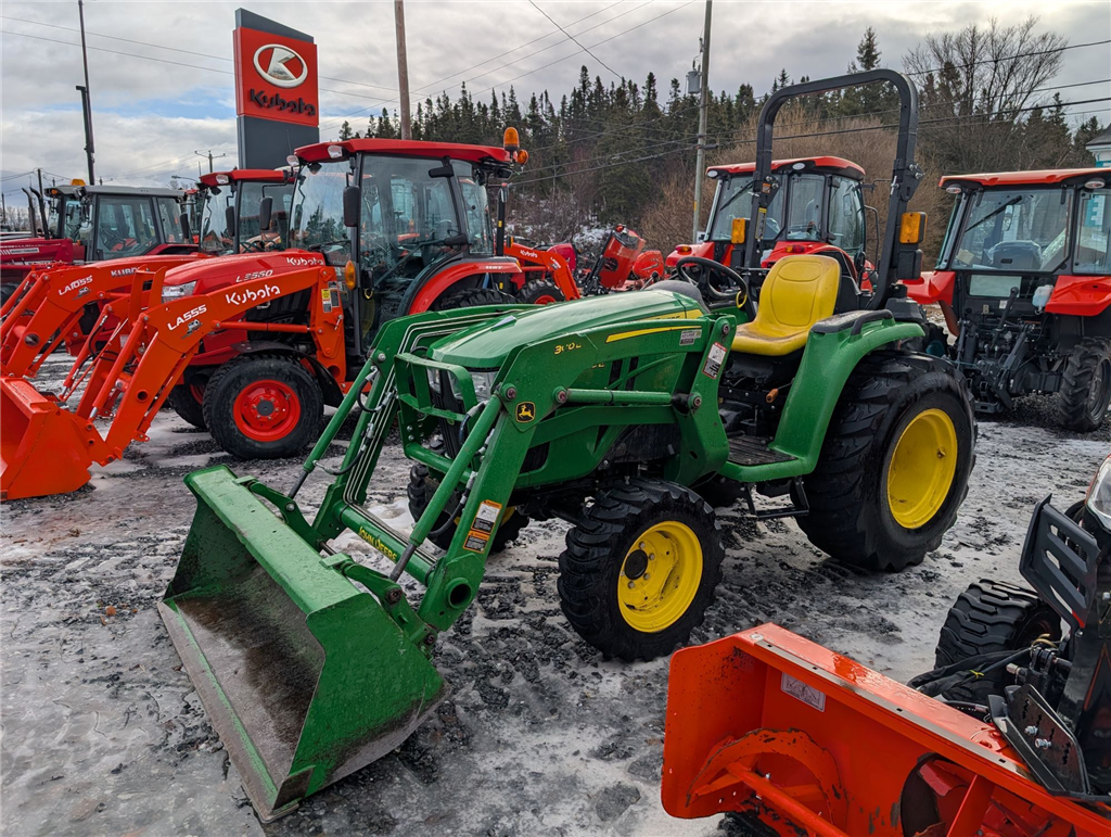 John Deere 3038E